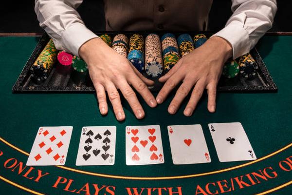 What to Examine Before Choosing casino trực tuyến uy tín nhất