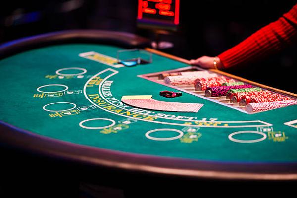 Enjoy Live Dealer Sessions across the best online casino sites Singapore for Casino Fans